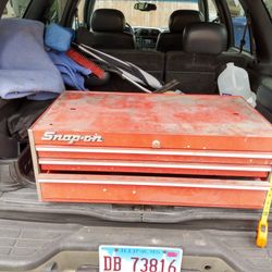 OLD SCHOOL HEAVY THICK METAL CHEST TOP TOOL BOX.