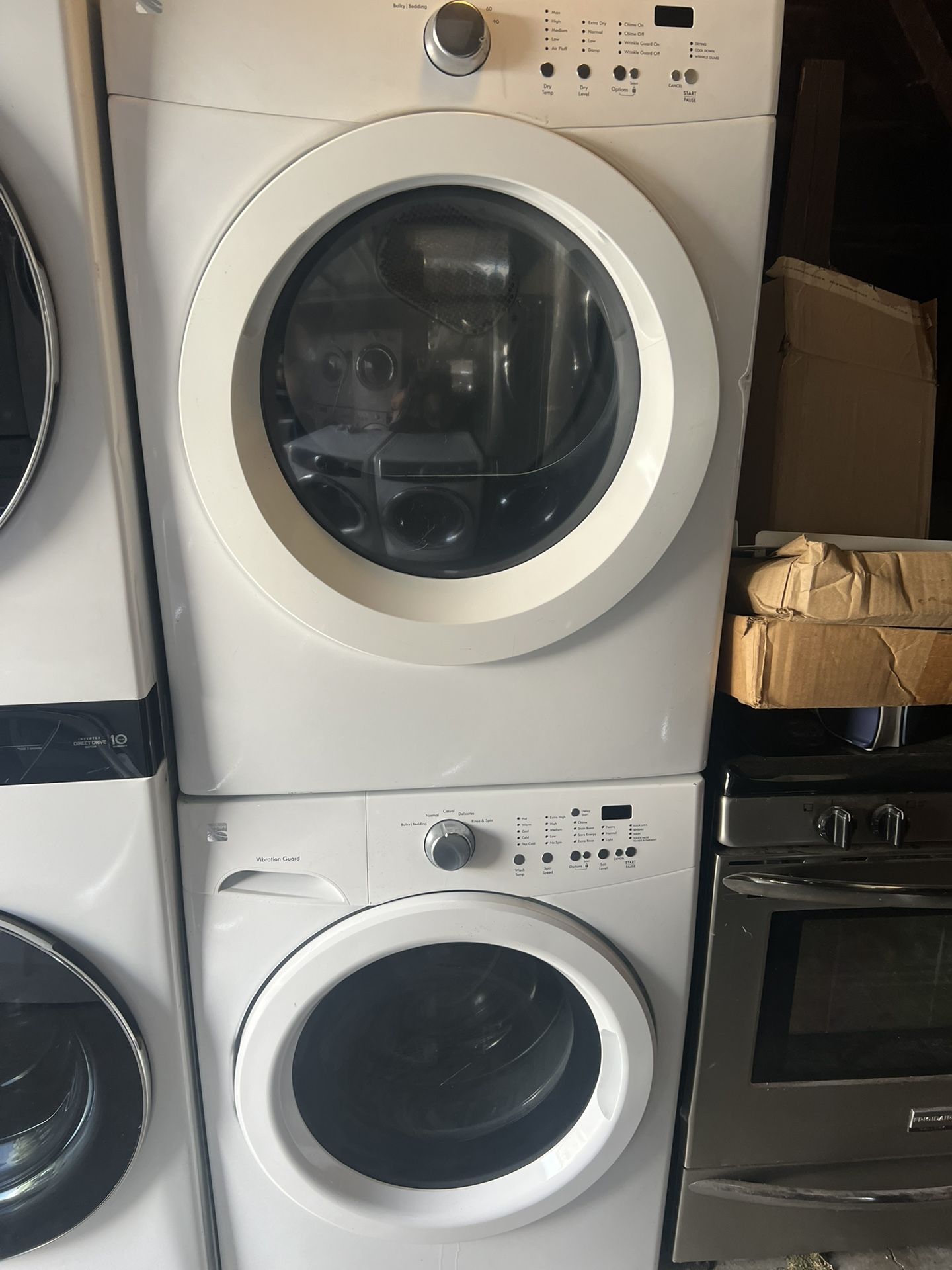 Samsung front-load electric washer and dryer, 220 volts, with a 3-month warranty. Free delivery in the Oakland area. Outside the Oakland area, there m