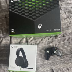 Xbox Series X BUNDLE with monitor