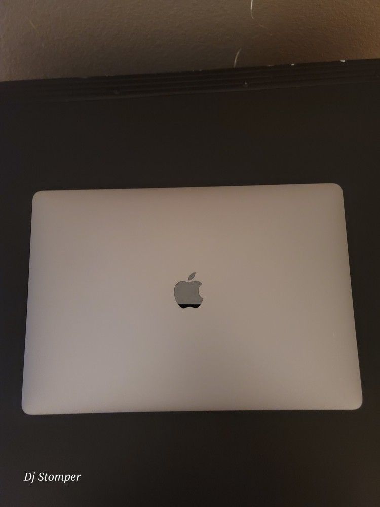 MacBook Pro Space Gray 15.4"