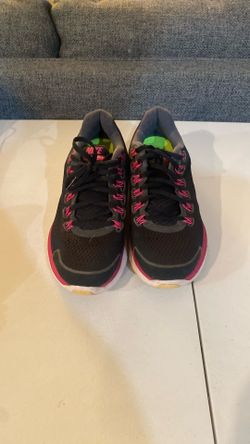 Women’s Shoes Size 8 $5