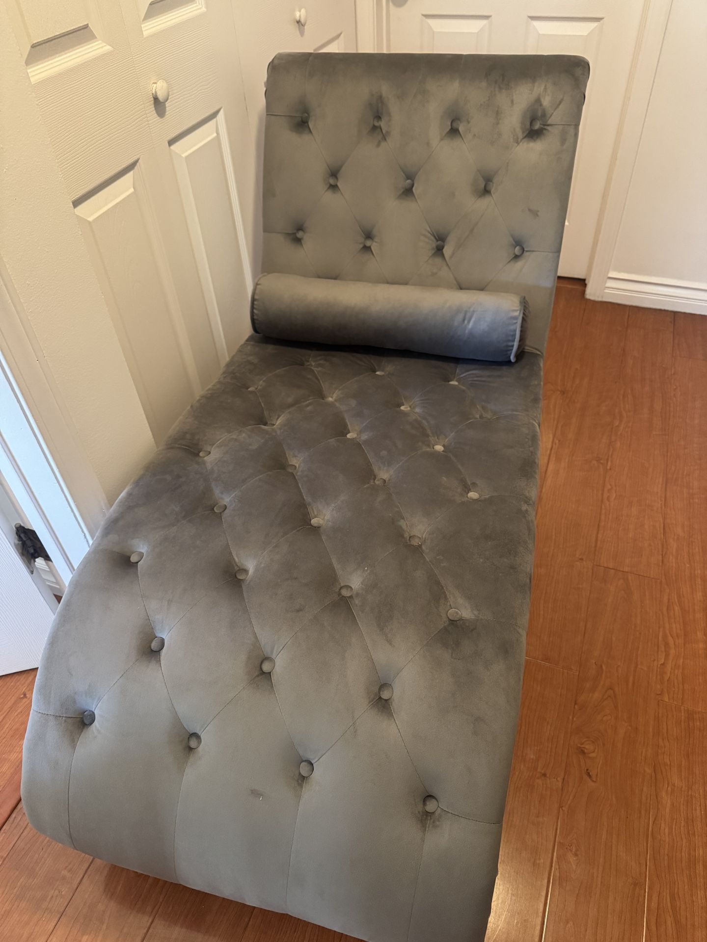 Upholstered Chaise Lounge Chair