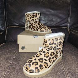 UGG CLASSIC MINI SPOTTY NATURAL SHEARLING LINED BOOT US 6 / EU 37 / UK 4