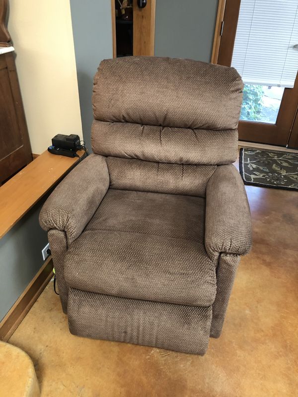 Lazy Boy Lift Chair for Sale in Puyallup, WA OfferUp
