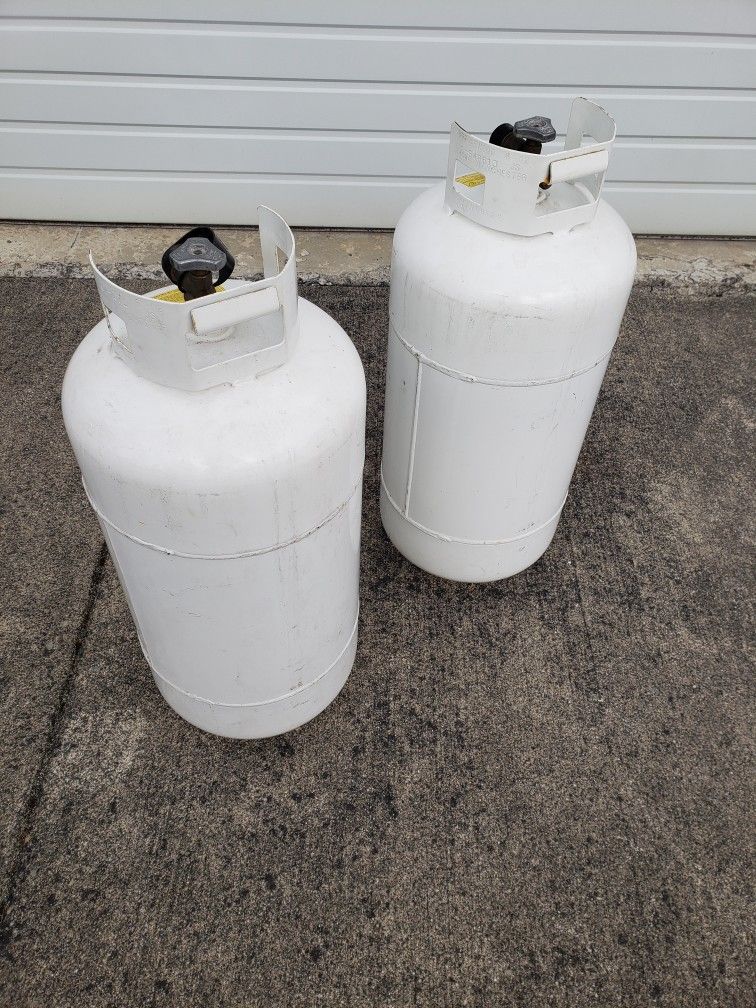  40  Pound Propane Tank Full