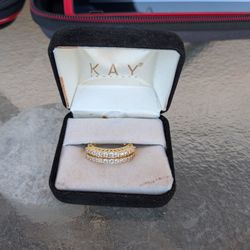 Size 7 Gold Ring /Diamonds 