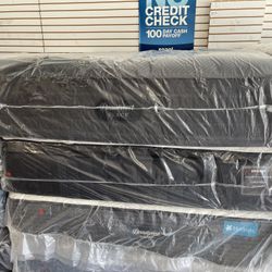 QUEEN SIZE BEAUTY REST BLACK  C Class Medium 