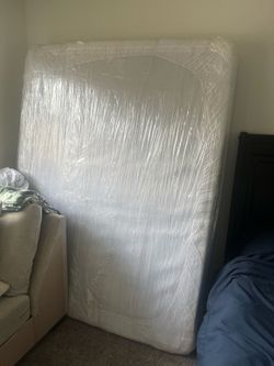 Like new Tuft and Needle mattress