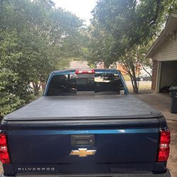Bed cover 2014-2018 sierra or Silverado