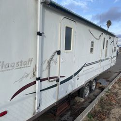 2004 Flagstaff 2 Door Huge Slideout Great Floorplan 