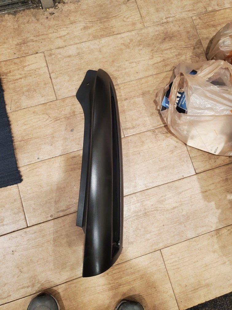 Cadillac Escalade Rear Pillar Post Passenger Side Only, Body Molding 2002-2006 Part Chevy Tahoe Suburban GMC Yukon Denali