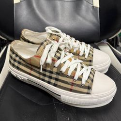 Burberrys