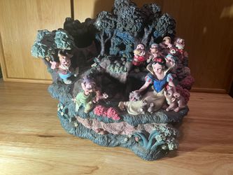 Vintage 2001 Disney Store Snow White Tabletop Statue - Light-Up (As-Is)