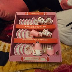 Chilton Vintage 41 pc tea set apple girl kinda strawberry Shortcake like