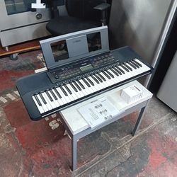 Yamaha digital keyboard piano PSR-E273
