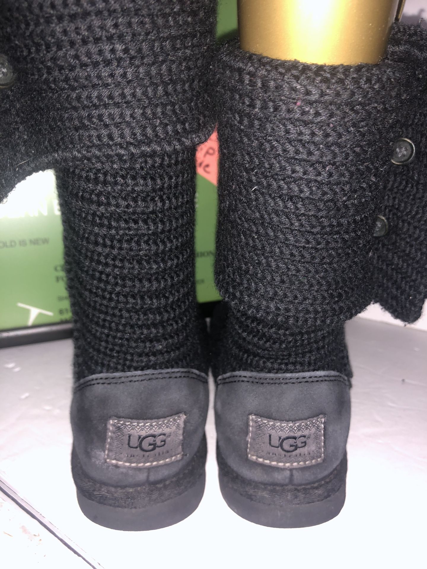 Ugg cardigan boots sn 5819 size 6 nice