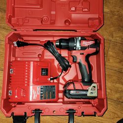MILWAUKEE M18 BRUSHLESS 1/2"(13MM) DRILL DRIVER NEW BATTERIE ,CHARGER NEW  PRICE IS FIRM 