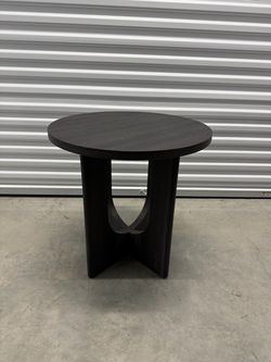 Round counter top tables