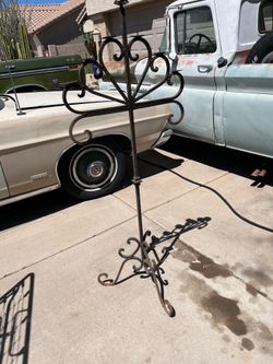 Cast iron candle holder