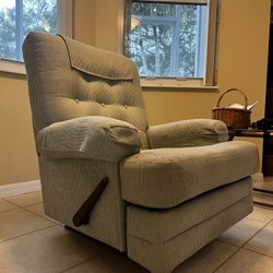 BarcaLounger Recliner Chair – Comfortable & Fully Functional