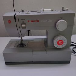 Singer Heavy Duty 44S Sewing Machine 