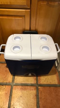 Rubbermaid Cooler on Wheels (GY)
