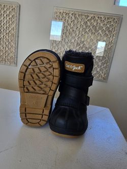 Snow boots