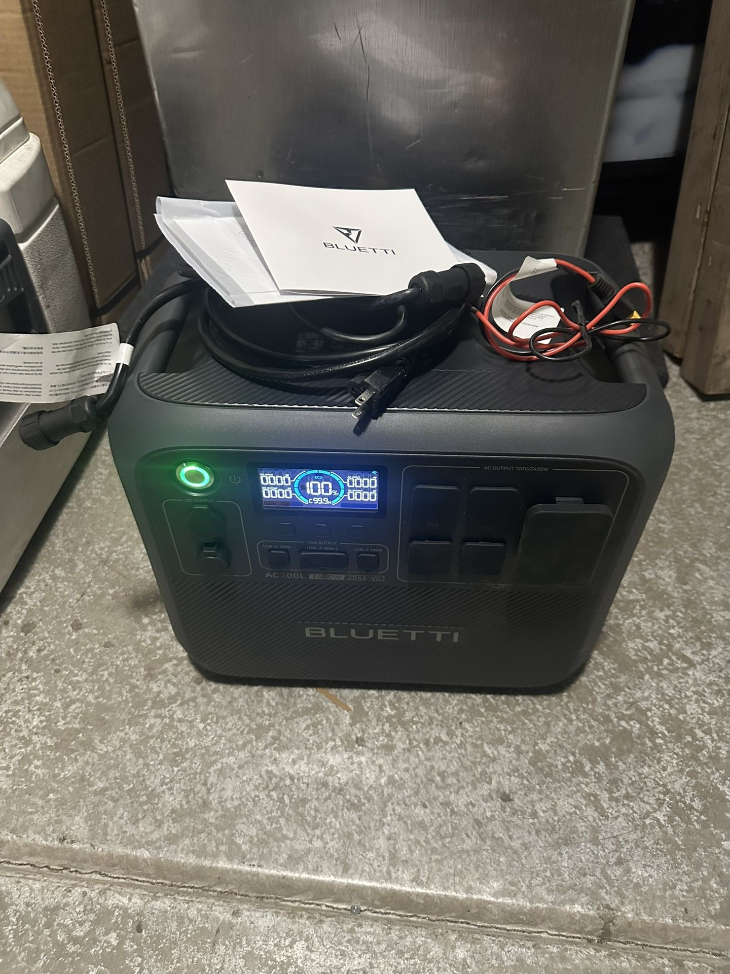 BLUETTI AC200L Solar Generator Power Bank