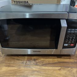 toshiba microwave 0.9CU FT - 