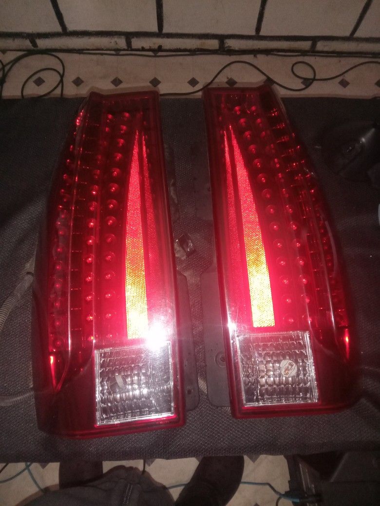 2007-2014 Cadillac Escalade Tail Light