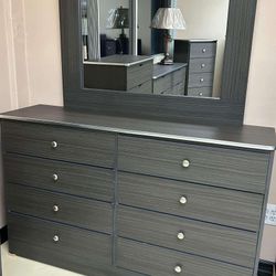 8 Drawers With Rails 