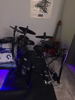 Electronic Drum Kit with Cymbals and Pedals