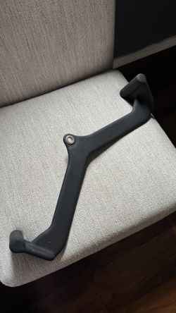 Lat pulldown attachment