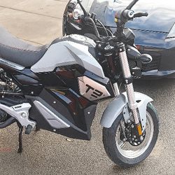 Title:
2024 Transpro T3 150cc Gas Moped – Like New, Low Miles