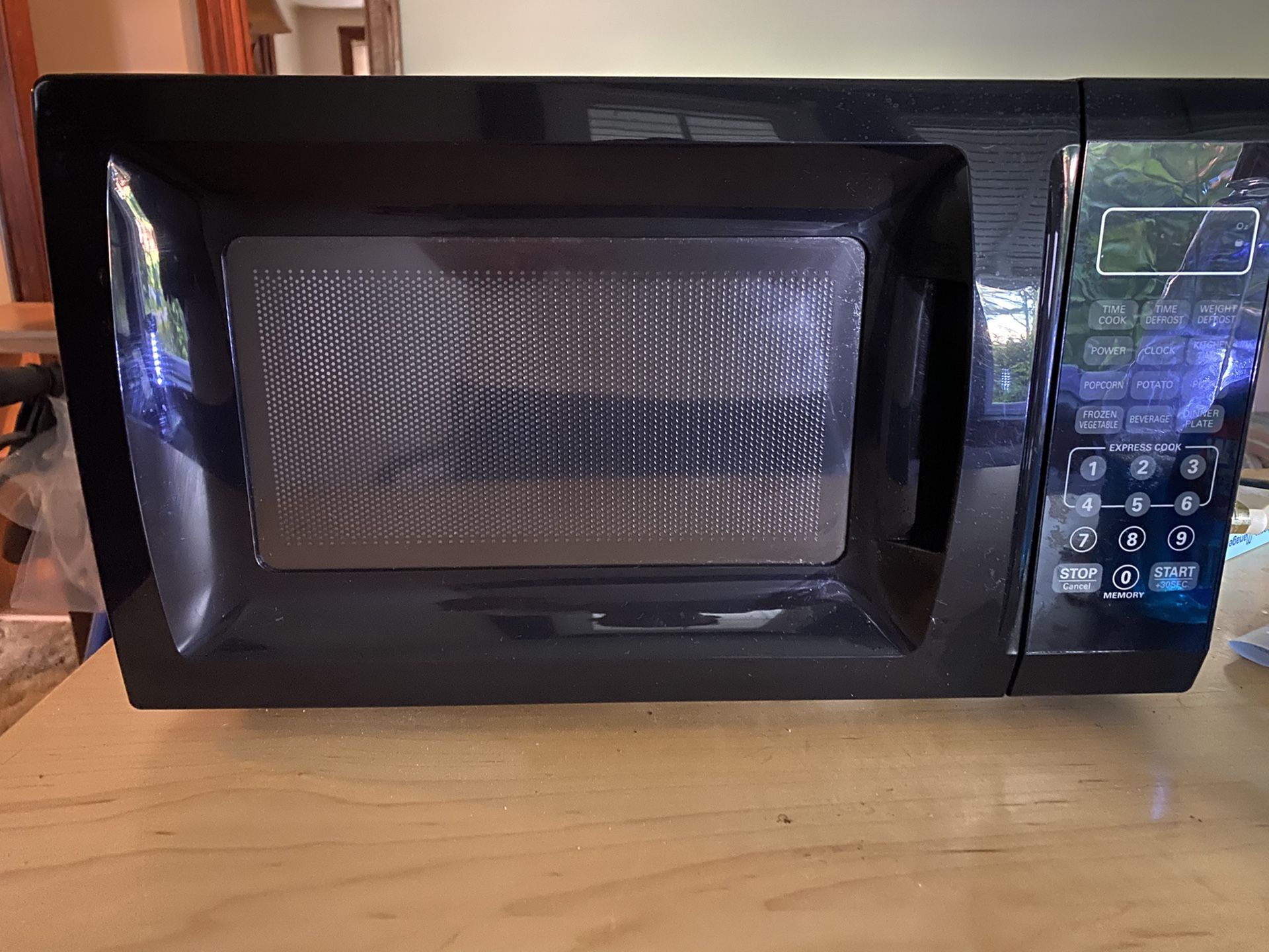 Mainstays 0.7 Cu. Ft. 700W Black Microwave with 10 Power Levels