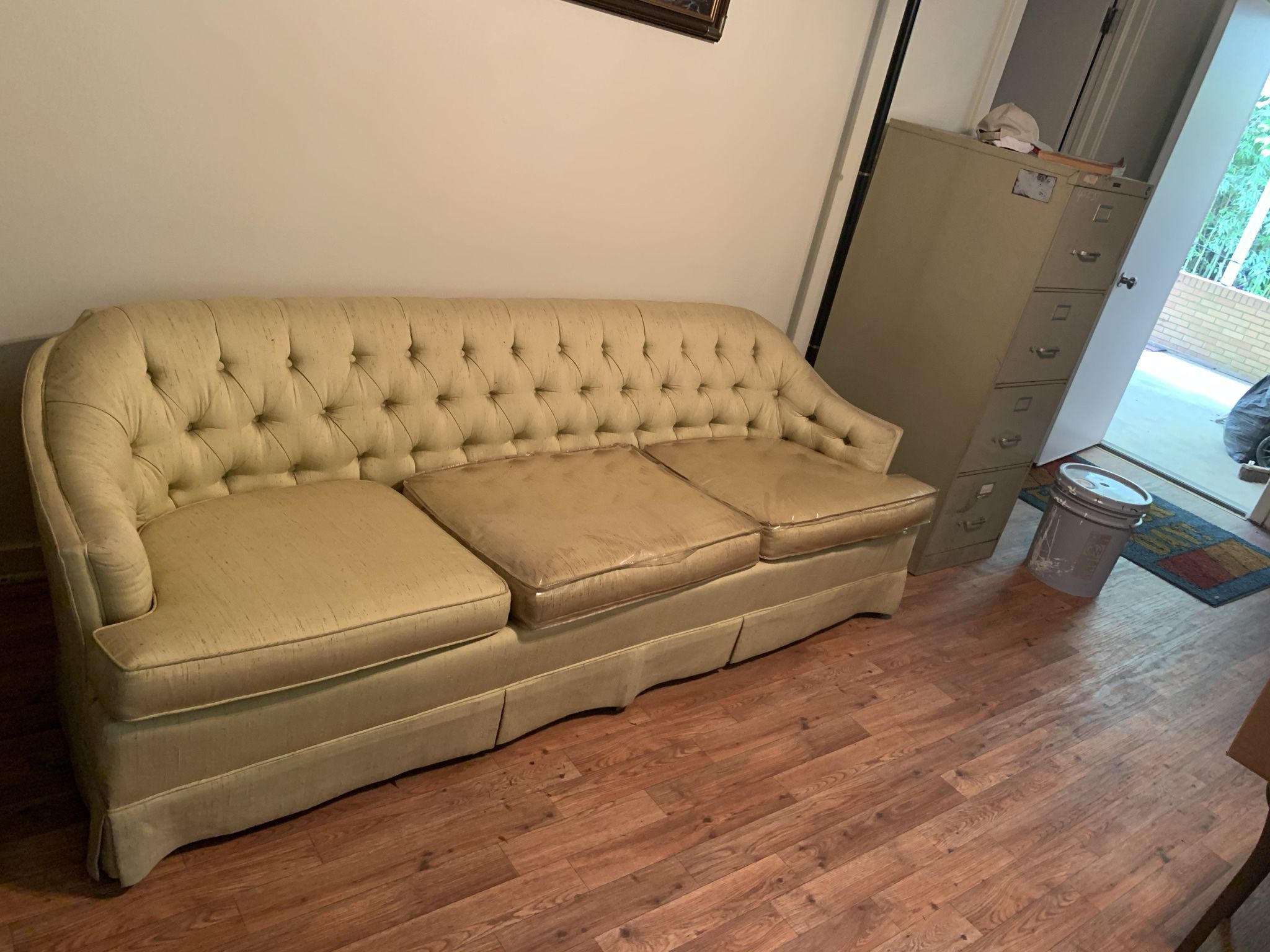 Vintage Sofa (Gold Color Fabric)