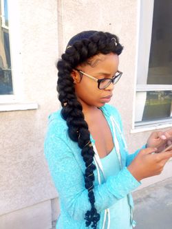 40$ for the Mermaid Braid hit me up if u need your hair done!
