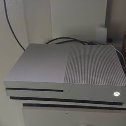 Xbox Has 1 Tb Works Good 