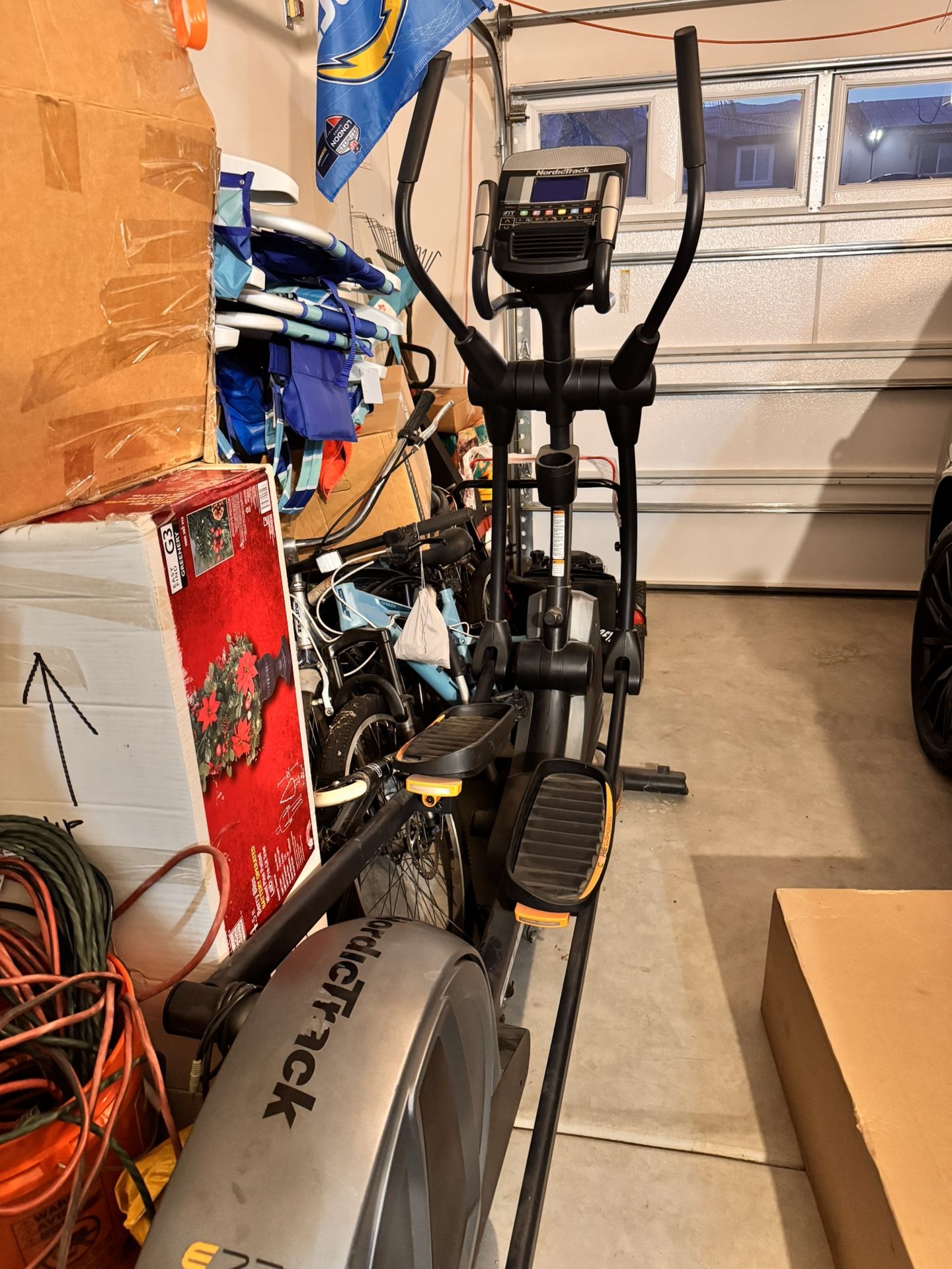 NordicTrack E 7.7 Elliptical – Power Incline 