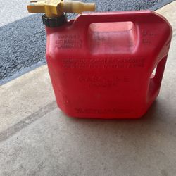 5 Gallon Gasoline Can With Nozzle 