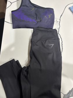 Gym shark shorts + 1 pair of black legging and bra all small gymshark $100.00