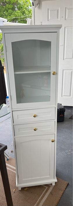 Bathroom storage cabinet