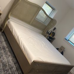King Bed With Mattress 