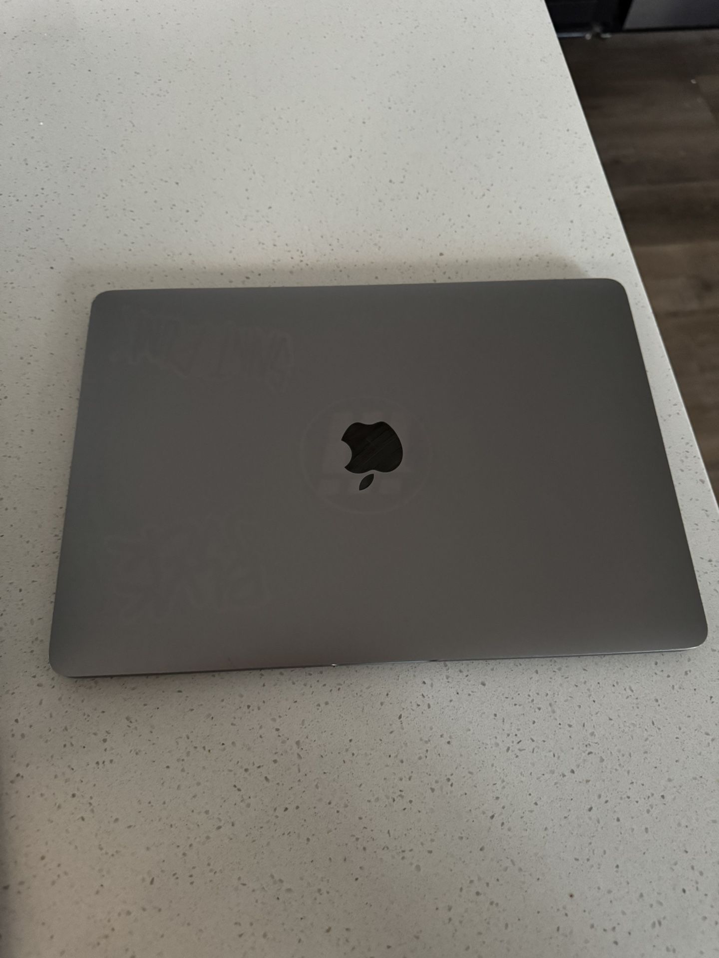 MacBook Pro i5 2.3GHz 13” (Mid 2017) 256GB SSD
