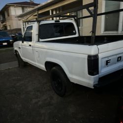 Bendo Una Troca Ford Ranger 1992  Tiene La Luz De Verification  Porque Tiene Rota La Pipa Del Es Cape Pero La Troca Es Ta Al 100 