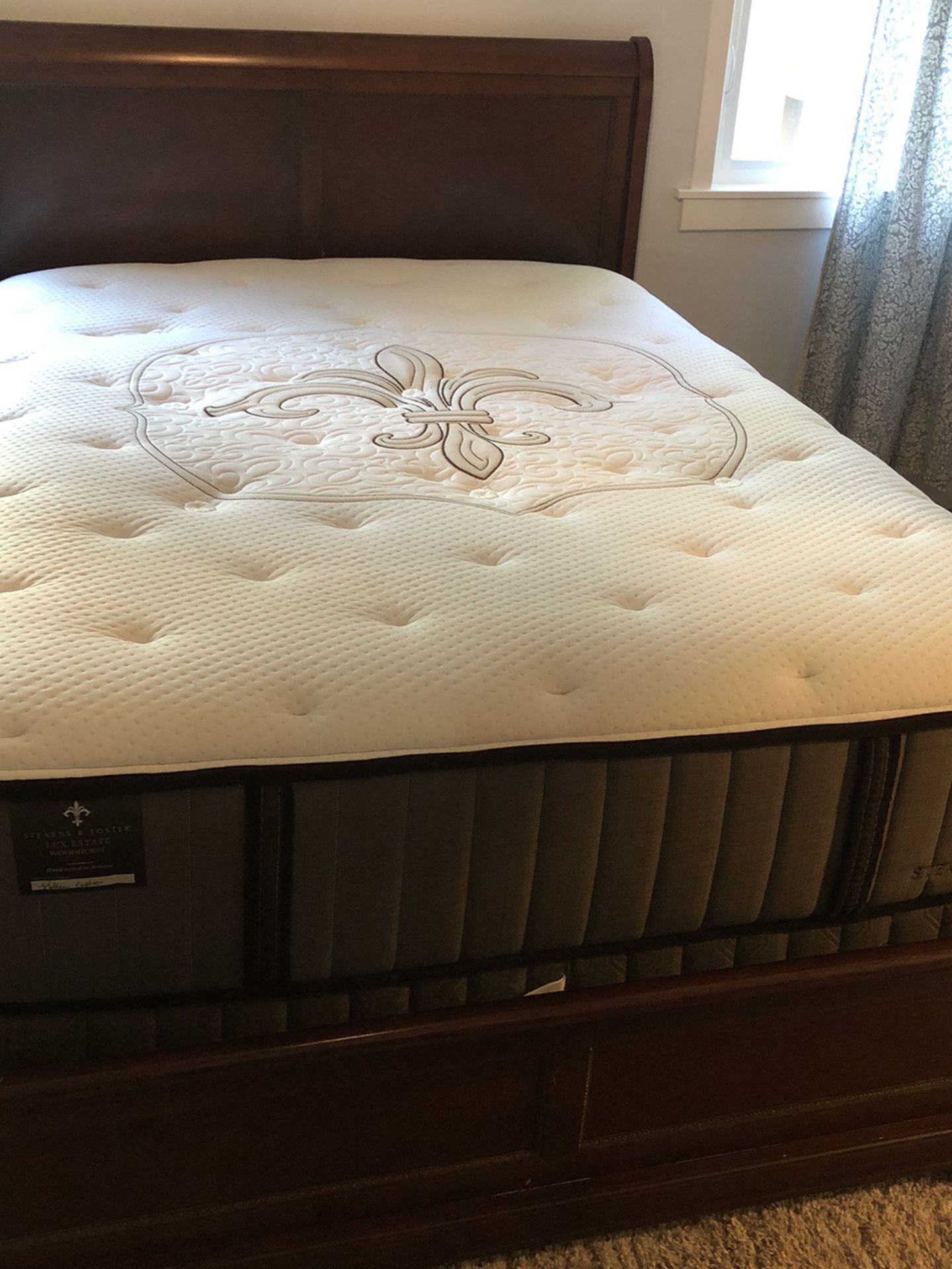 Queen Sized Sleigh Bed