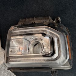 2017 Gmc Sierra Denali Headlight Minor Scratches On One Side 