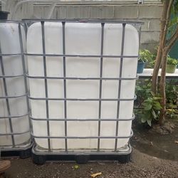 350 Gallon Water Tank