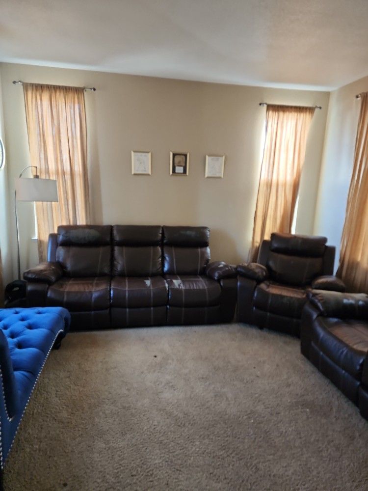 Free Couches Cime Pick Up for Sale in Turlock, CA OfferUp