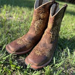 Dan Post Boot Company Women’s Fatbaby Cowgirl Boots – Brown Leather with Gold Floral Embroidery (Size Children’s 2.5 D)